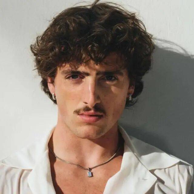 Benson Boone 纹了半永久眼线吗？