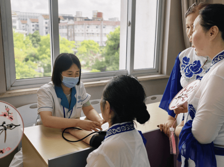 夏安颐养，乐享银龄！2025健康促进行动走进邗上街道