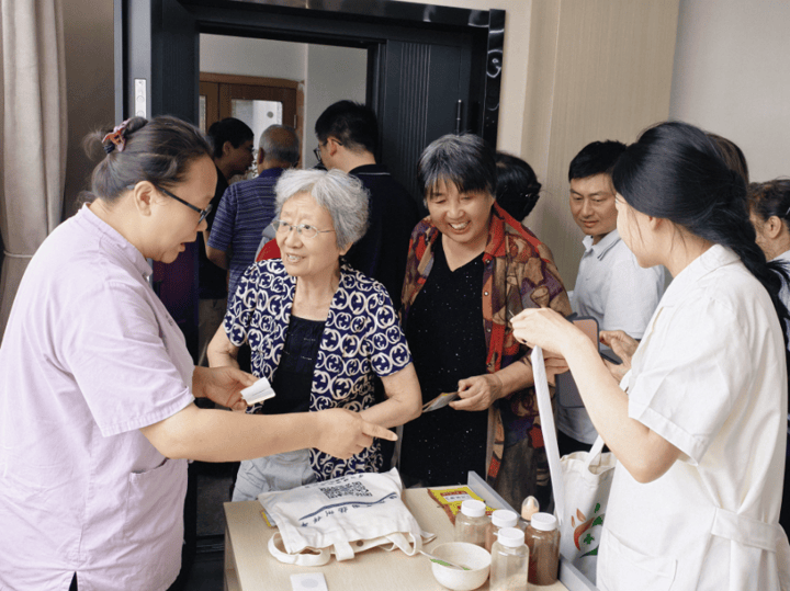 夏安颐养，乐享银龄！2025健康促进行动走进邗上街道