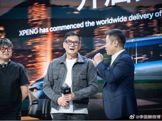 TVB金牌绿叶内地买600平别墅，曾欠债百万，直播吃“牛屎”火锅