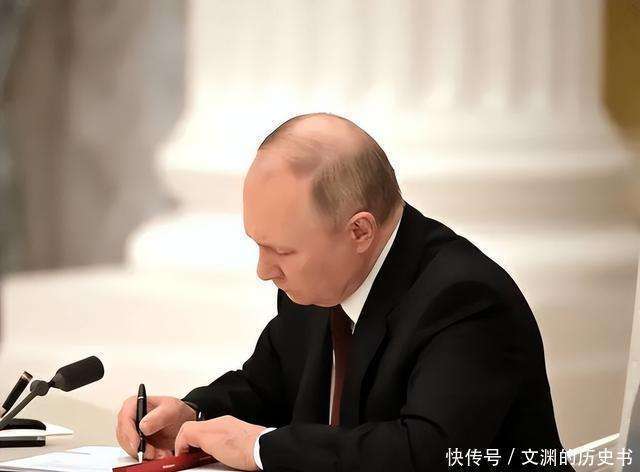 中印关系回暖，俄罗斯要求印度用人民币买石油，印度得硬着头皮买