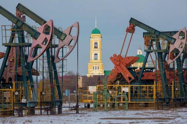 美元迪拉姆统统不好使,俄罗斯告诉印度,买俄油最好用人民币付款